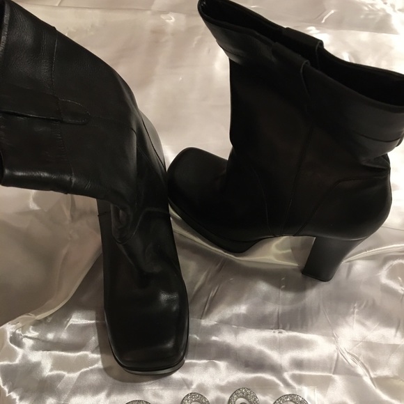 Boots - Picture 6 of 7